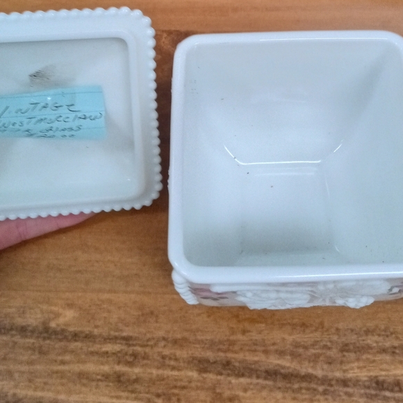 Vintage Pembroke Antique White Milk Glass Candy Dish w/lid - Picture 7 of 9